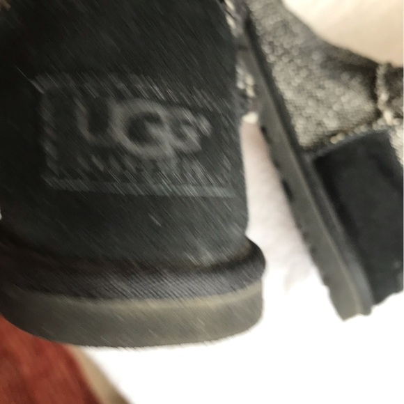 UGG Black Harbour back lace up mid calf size 6 all season boot. - Picture 4 of 16